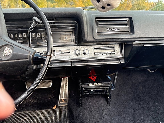 Cadillac Deville 11 of 23