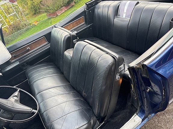 Cadillac Deville 13 of 23