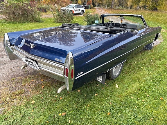 Cadillac Deville 5 of 23