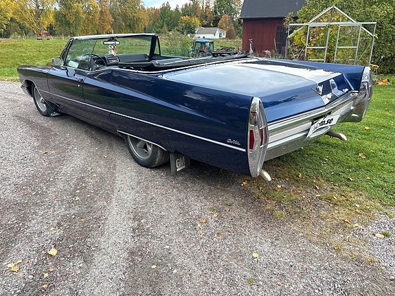 Cadillac Deville 7 of 23