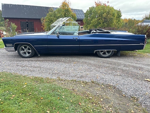 Cadillac Deville 8 of 23