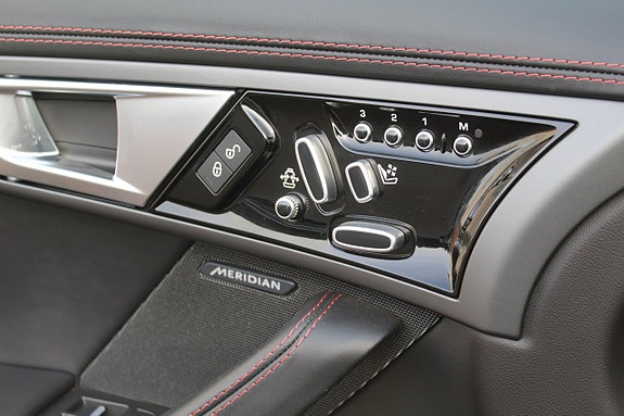 Jaguar F-TYPE 10 of 21
