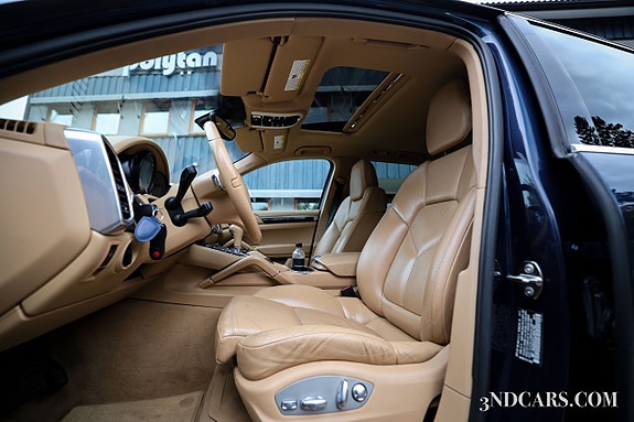 Porsche Cayenne 7 of 20