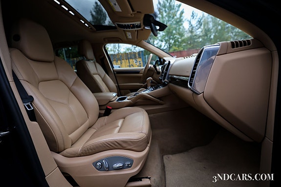 Porsche Cayenne 18 of 20