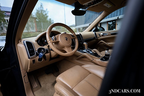 Porsche Cayenne 8 of 20