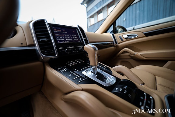 Porsche Cayenne 10 of 20