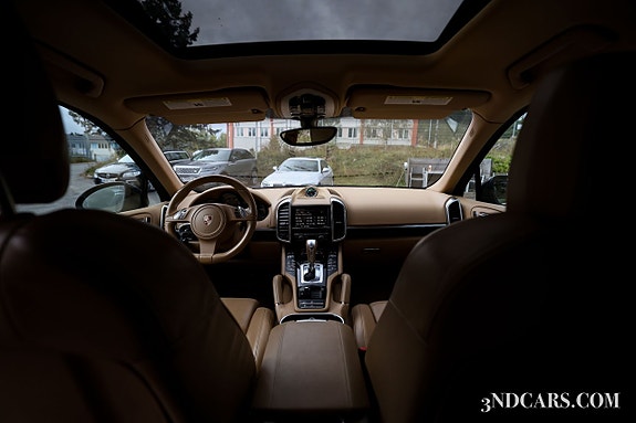 Porsche Cayenne 16 of 20