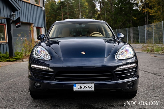 Porsche Cayenne 2 of 20