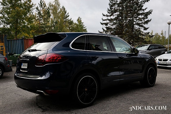Porsche Cayenne 4 of 20