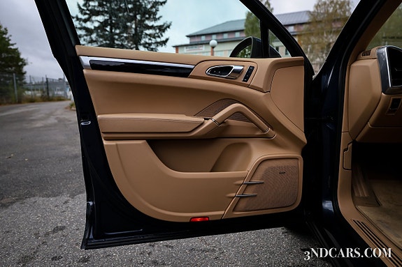 Porsche Cayenne 14 of 20
