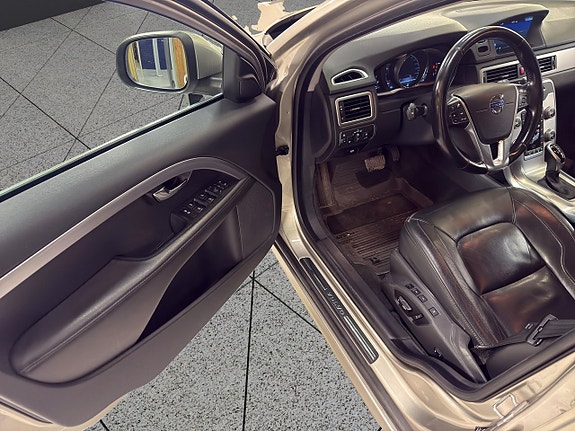 Volvo V70 14 of 30