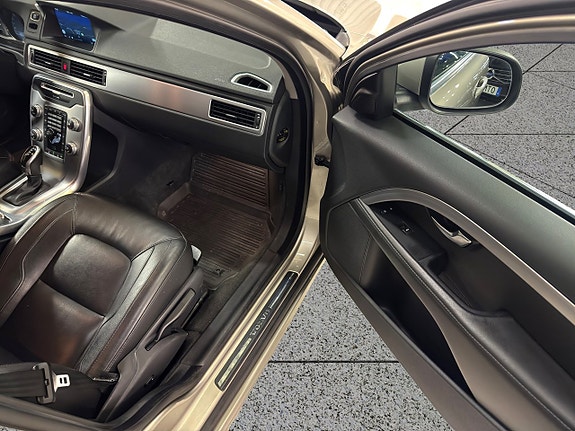 Volvo V70 15 of 30