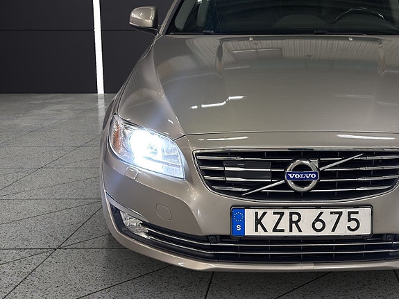 Volvo V70 10 of 30