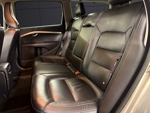Volvo V70 18 of 30