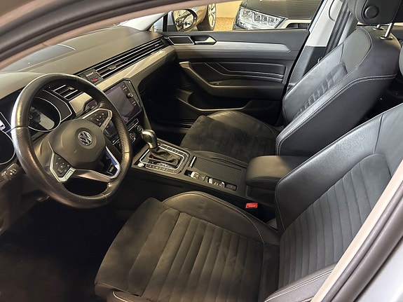 Volkswagen Passat 11 of 12