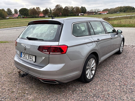 Volkswagen Passat 4 of 12