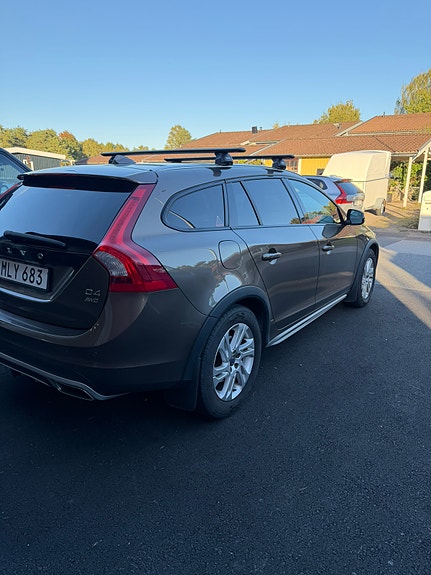 Volvo V60 Cross Country 2 of 3