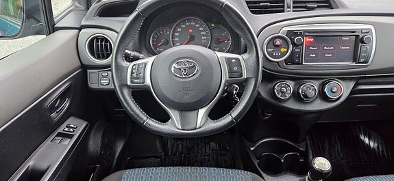 Toyota Yaris 16 of 24