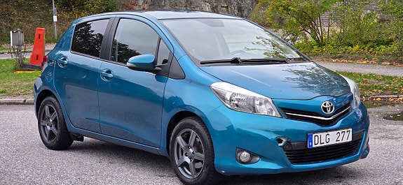 Toyota Yaris 3 of 24