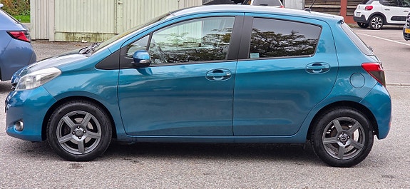 Toyota Yaris 10 of 24