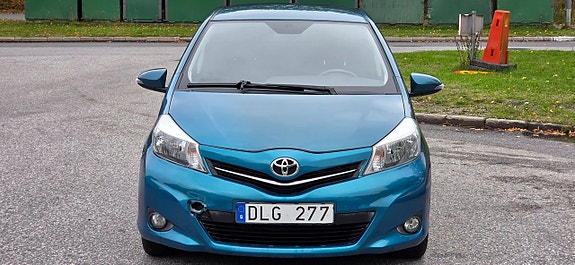 Toyota Yaris 2 of 24