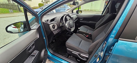 Toyota Yaris 21 of 24