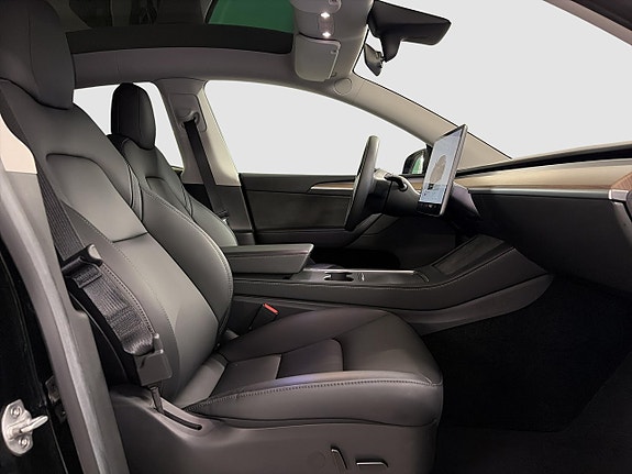 Tesla Model Y 4 of 18