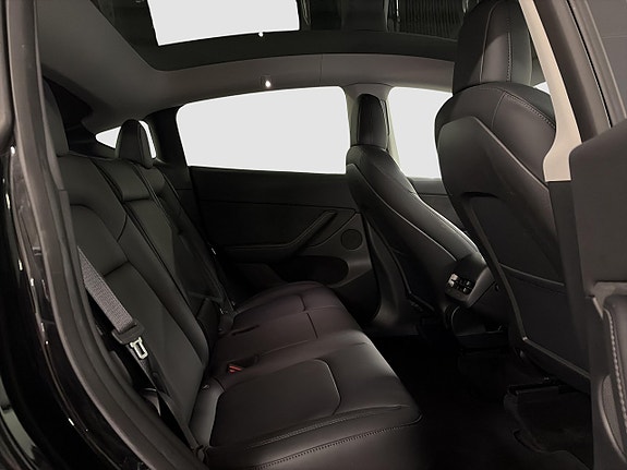 Tesla Model Y 5 of 18
