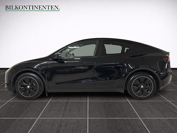 Tesla Model Y 6 of 18
