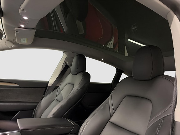 Tesla Model Y 13 of 18