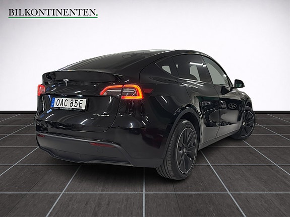 Tesla Model Y 2 of 18