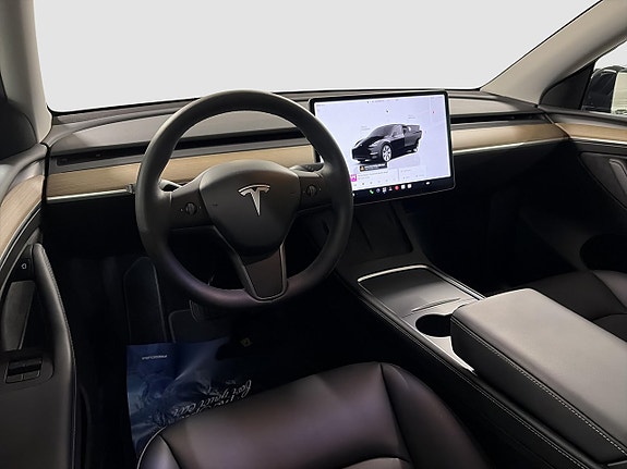 Tesla Model Y 11 of 18