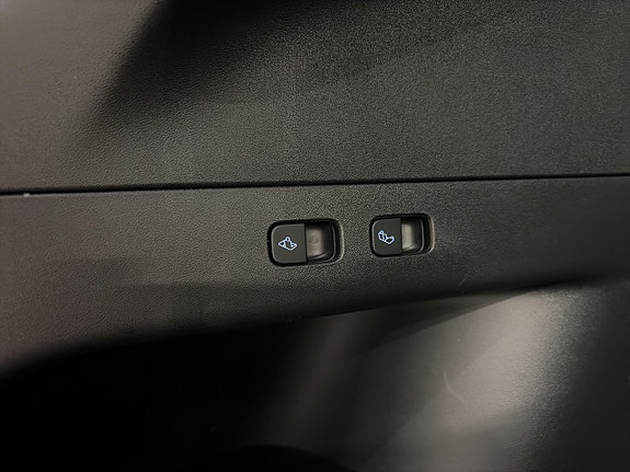 Tesla Model Y 18 of 18