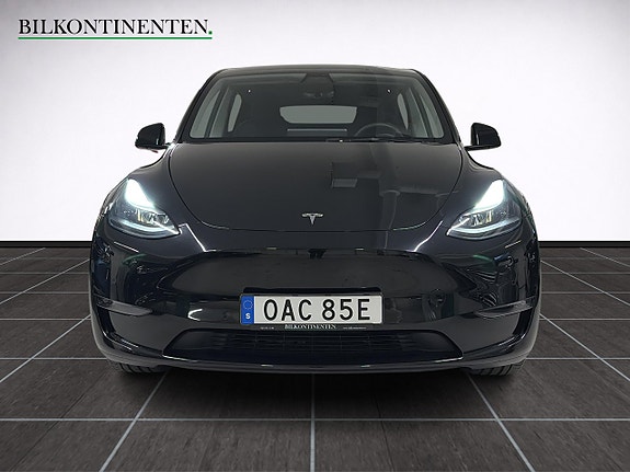Tesla Model Y 8 of 18