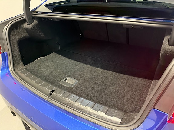 BMW 330e 6 of 18