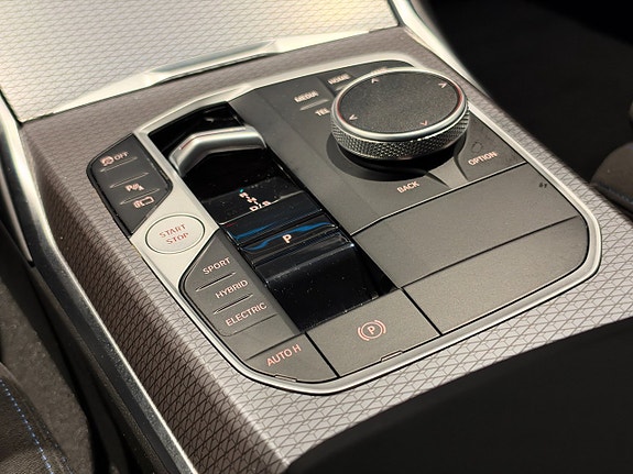 BMW 330e 16 of 18