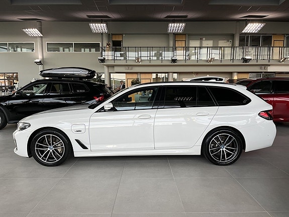 BMW 530e 3 of 14