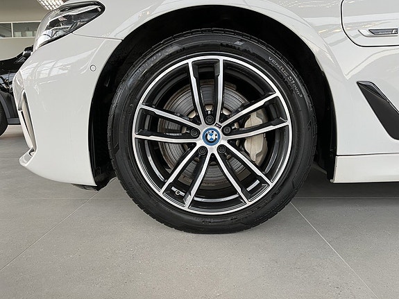 BMW 530e 4 of 14