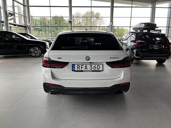 BMW 530e 12 of 14