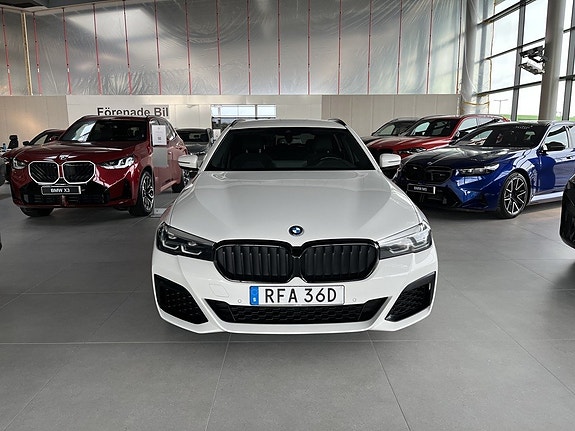 BMW 530e 2 of 14
