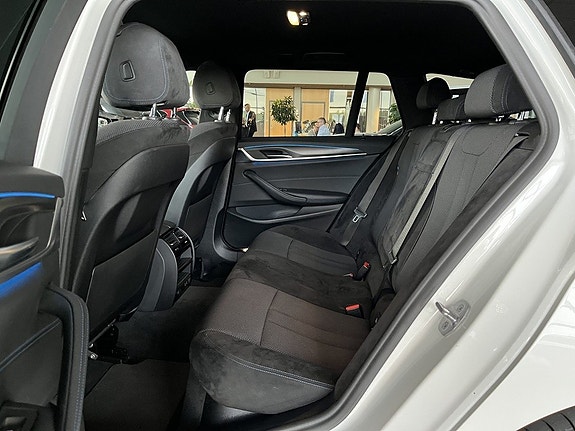 BMW 530e 11 of 14