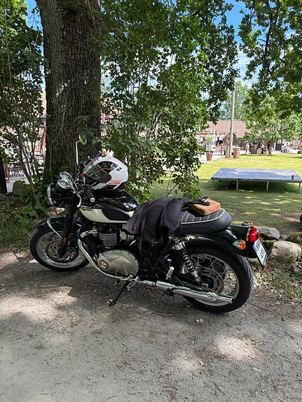 Triumph BONNEVILLE T120 6 of 8