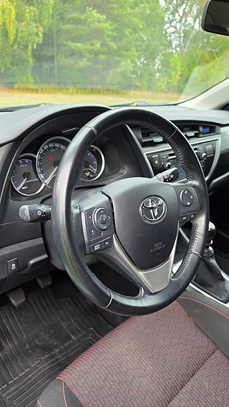 Toyota Auris 3 of 14