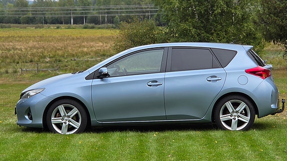 Toyota Auris 12 of 14