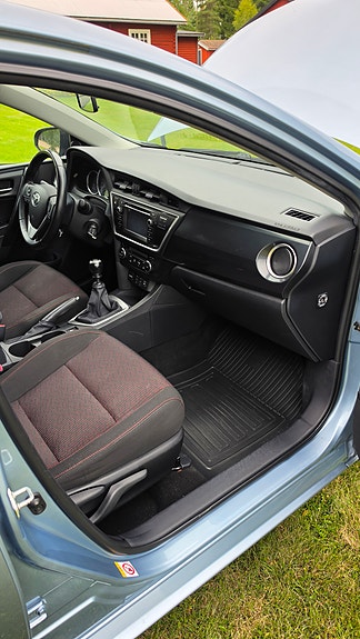 Toyota Auris 6 of 14