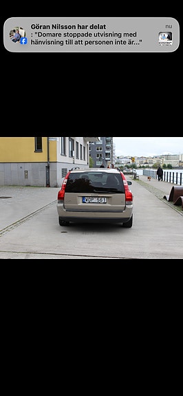 Volvo V70 2 of 3