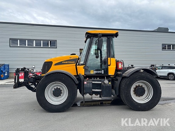 Traktor JCB Fastrac 3220 Plus 2 of 6