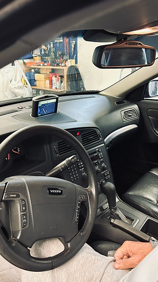 Volvo V70 3 of 7