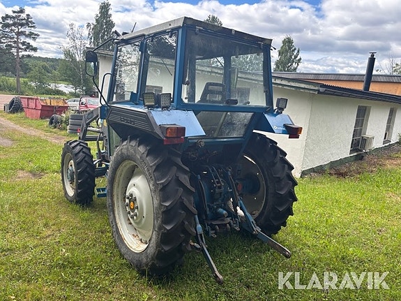 Traktor Ford 3910 2 of 6