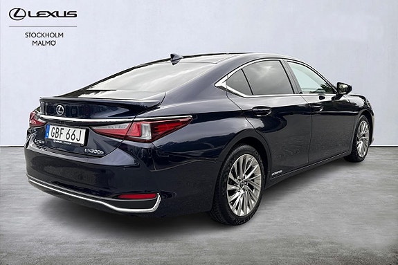 Lexus ES300h 6 of 27